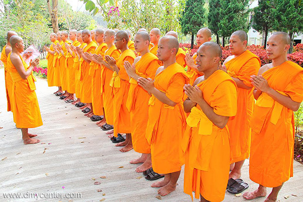 โครงการอุปสมบทหมู่ บูชาธรรม ๑๐๗ ปี คุณยายอาจารย์ มหารัตนอุบาสิกาจันทร์ขนนกยูง ครูผู้สืบสานวิชชาธรรมกาย   อบรมระหว่างวันที่ 9 มกราคม ถึงวันที่ 28 กุมภาพันธ์ พ.ศ. 2559